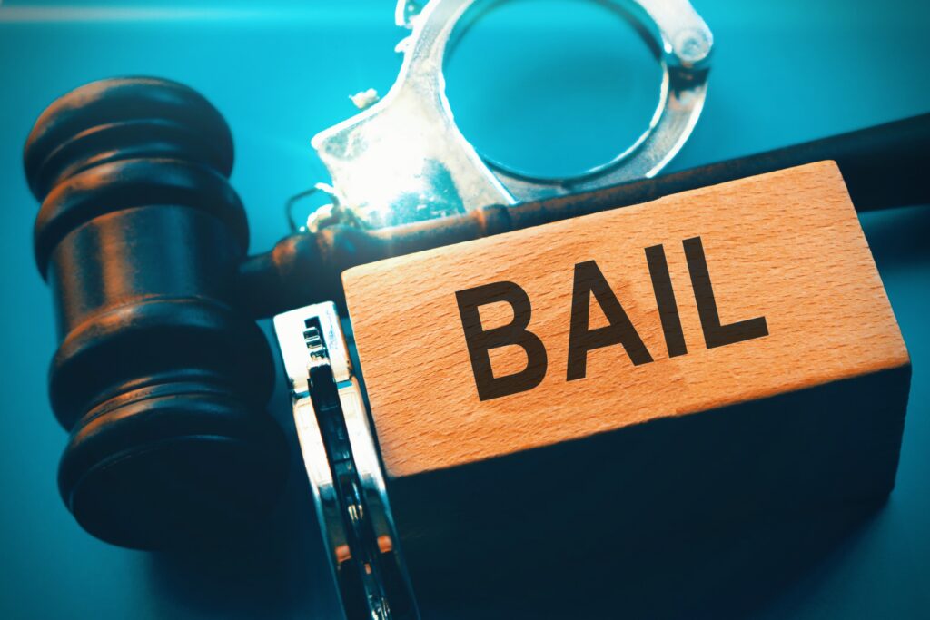 Bail bondsman in Dallas Fort Worth helping client secure fast jail release